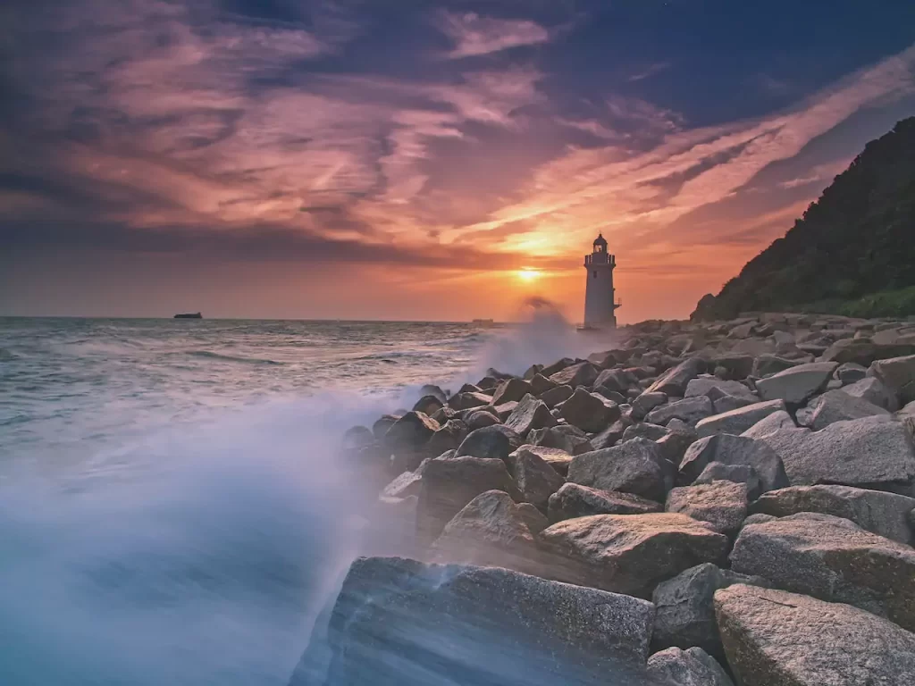 Escapade Amoureuse en Bretagne : Découvrez la Magie des Phares Bretons pour les Couples