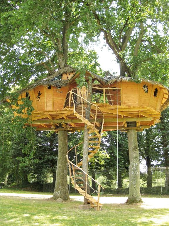 Insolites, Les Ormes, Epiniac